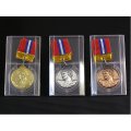 KMメダル-C型 φ60mmメダル　プラケース入り　V形リボン付き：大会の記念に１個から販売、金メダル・銀メダル・銅メダル、優勝メダル